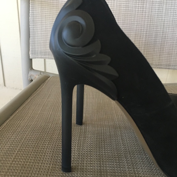 Versace Collection Black Pointed Toe Pumps w Detailed Back EUC - Picture 5 of 13